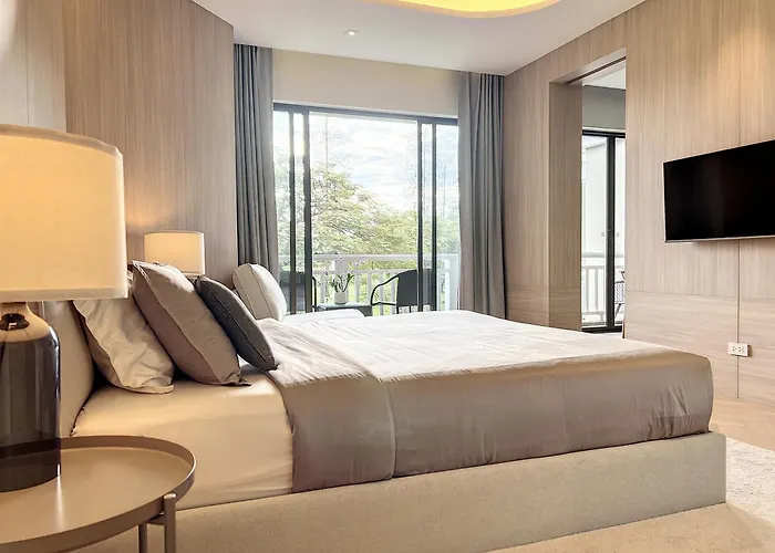 Stylish 1 Bedroom Apartment With Golf View, Steps From Bang Tao Beach, Allamanda Laguna