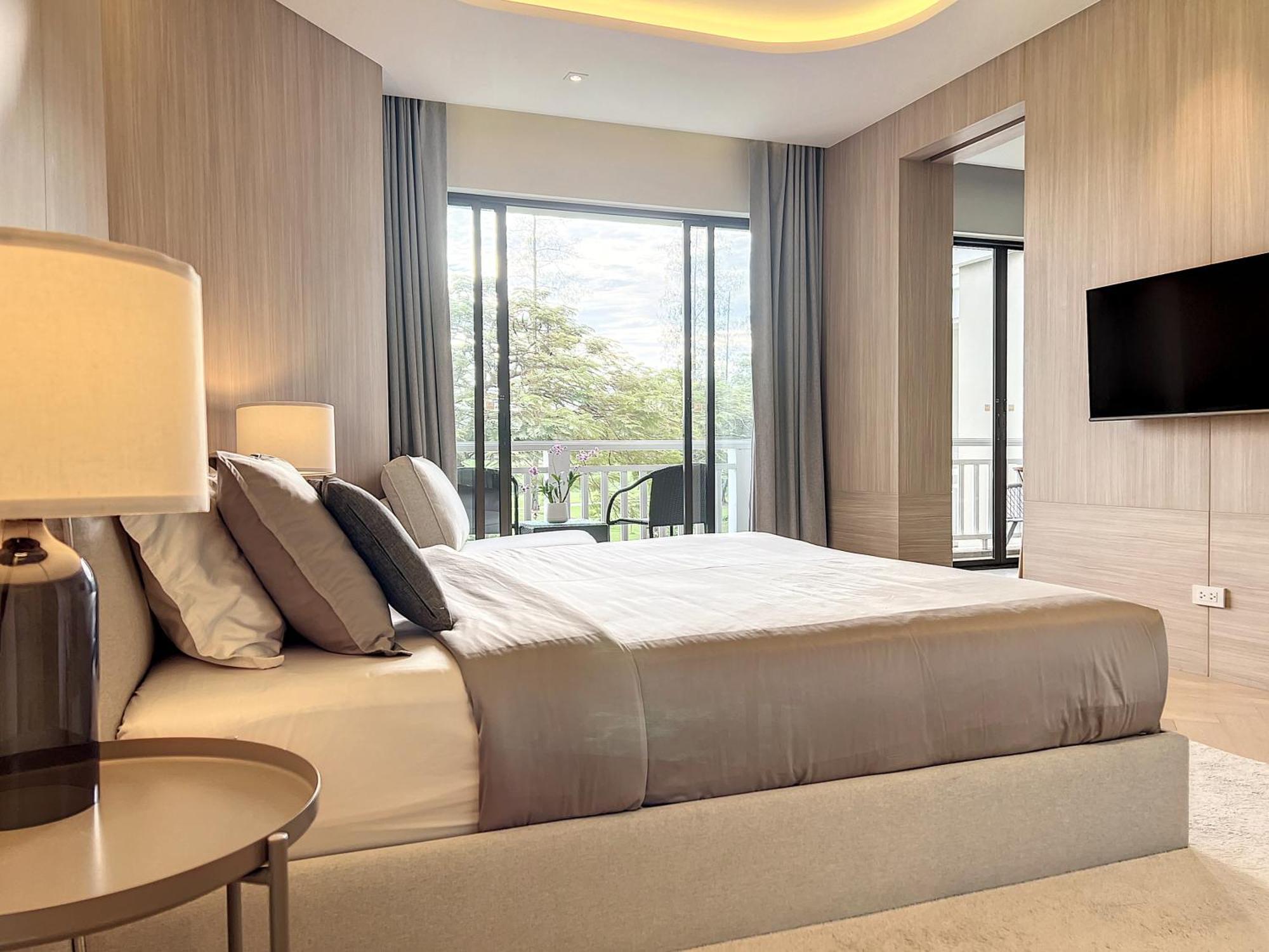 Stylish 1 Bedroom With Golf View, Steps From Beach, Allamanda Laguna Apartment