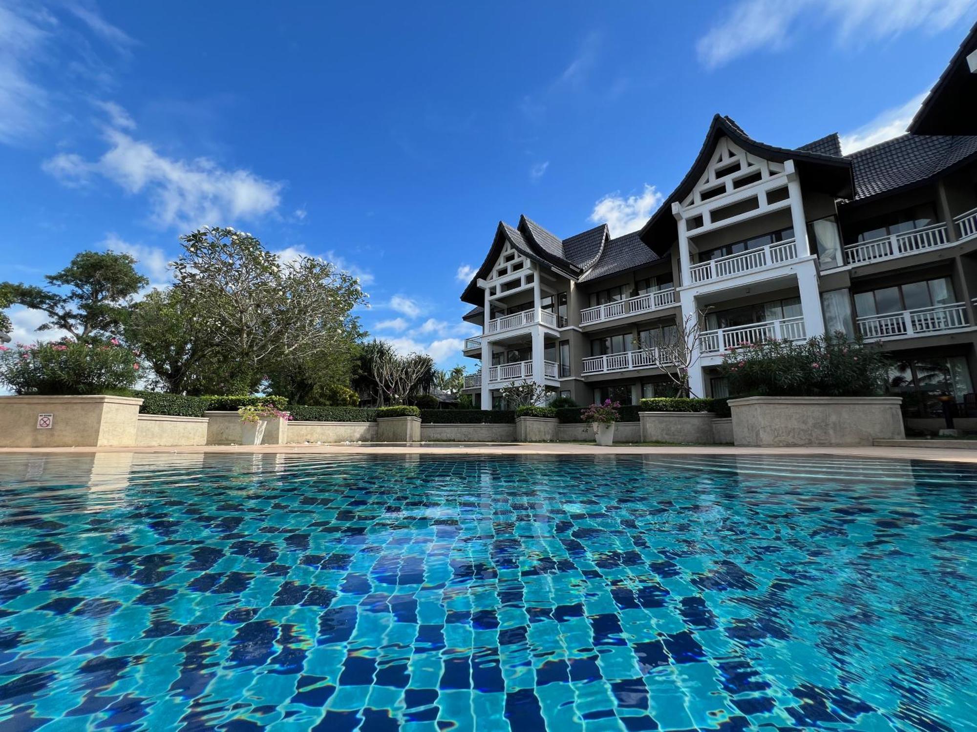 Stylish 1 Bedroom With Golf View, Steps From Beach, Allamanda Laguna Apartment